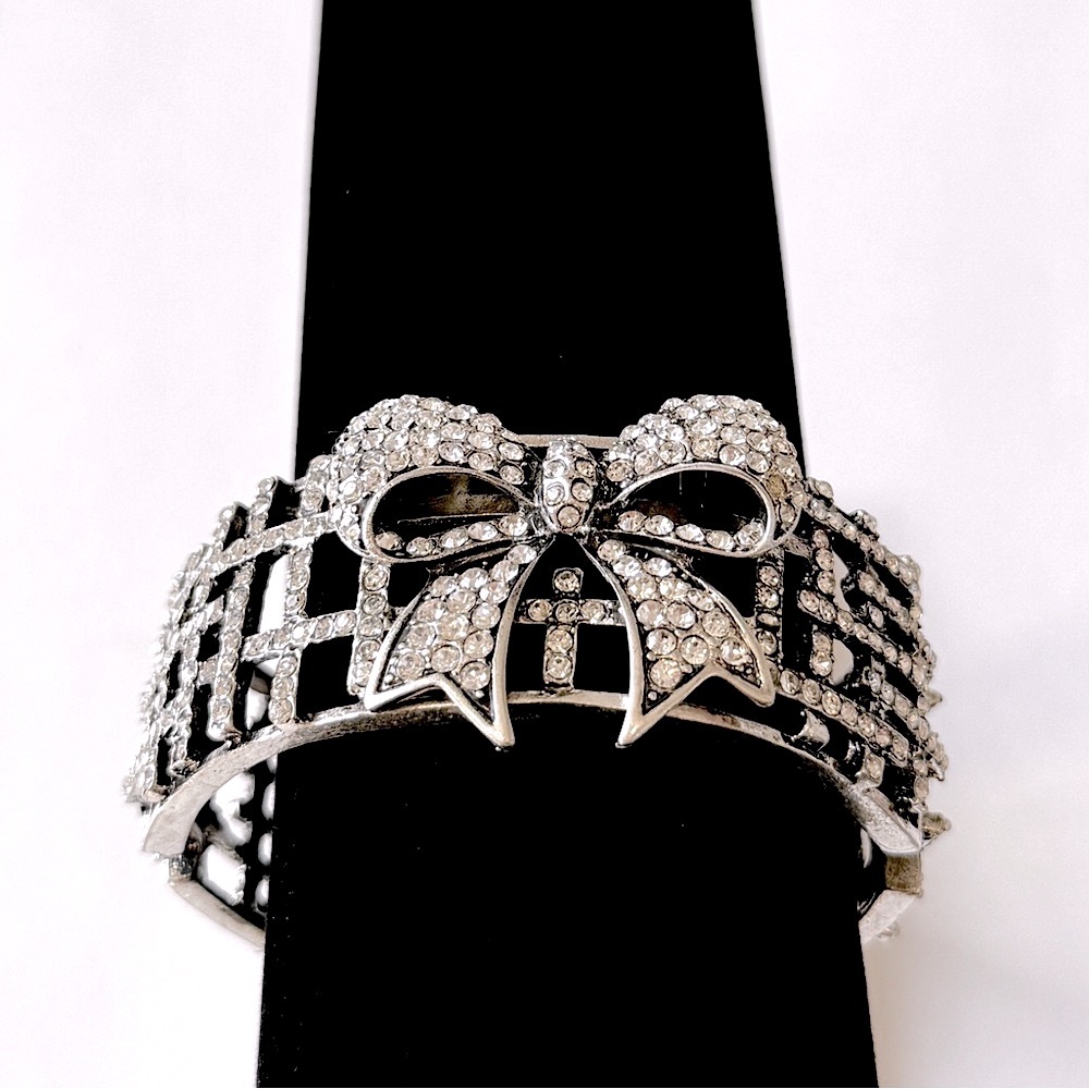WHITE HOUSE BLACK MARKET | NWT | Rhinestone Bow Silver Statement Cuff | 🎀 - Picture 2 of 5